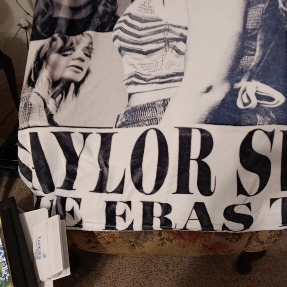 Taylor SWIFT THROW